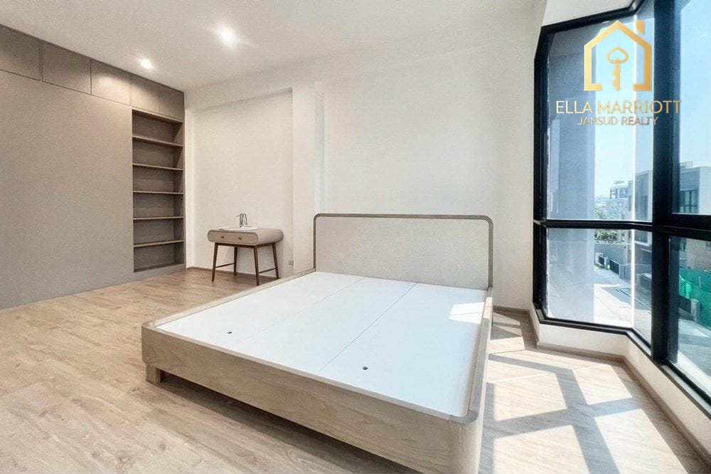 Modern Townhouse Gem in Vibrant Suan Luang 14