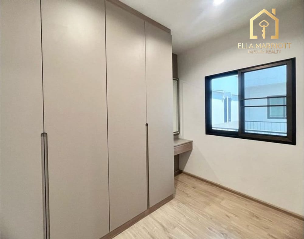 Modern Townhouse Gem in Vibrant Suan Luang 15
