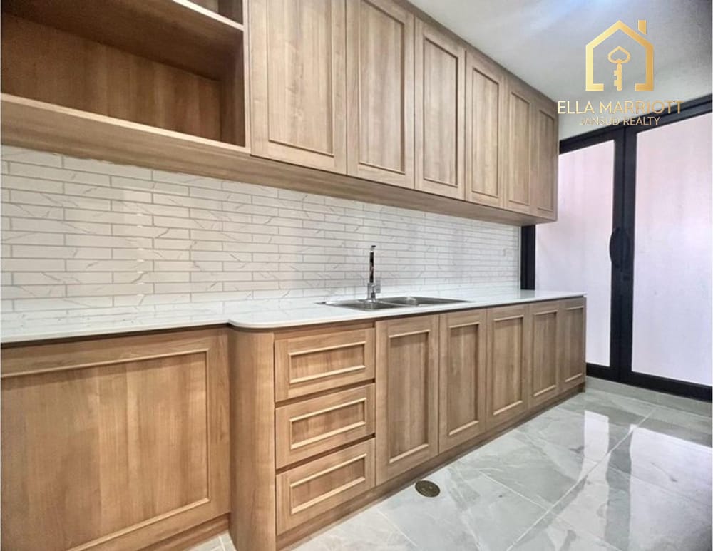 Modern Townhouse Gem in Vibrant Suan Luang 8