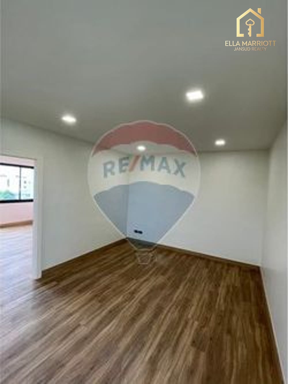 3-Bedroom Townhouse in Prime Locale, Bangkok 11
