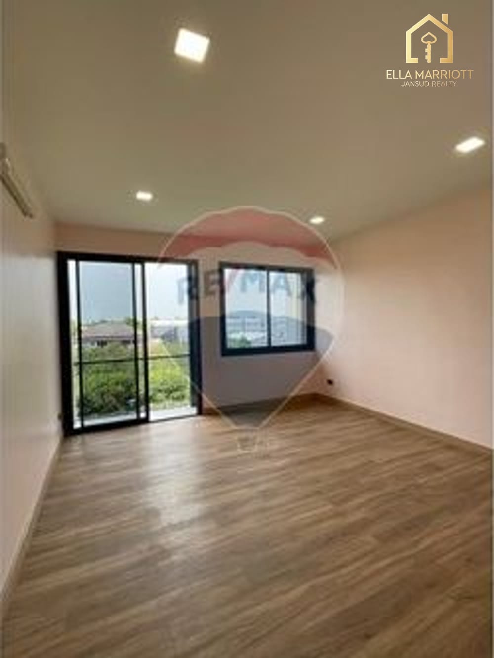 3-Bedroom Townhouse in Prime Locale, Bangkok 12
