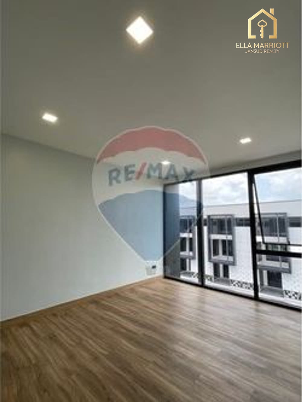 3-Bedroom Townhouse in Prime Locale, Bangkok 13