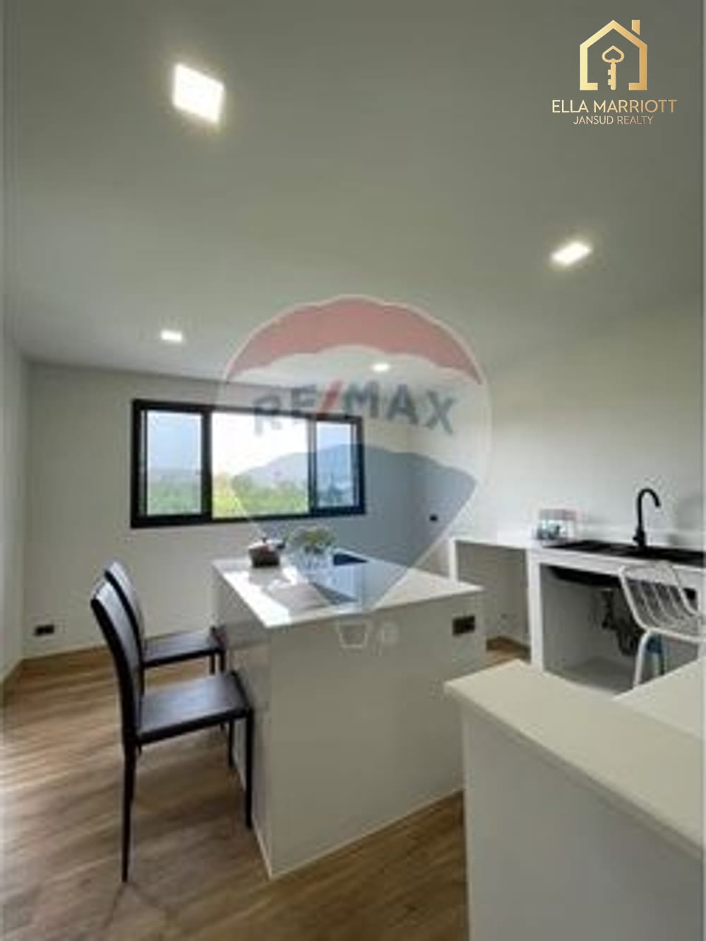 3-Bedroom Townhouse in Prime Locale, Bangkok 6