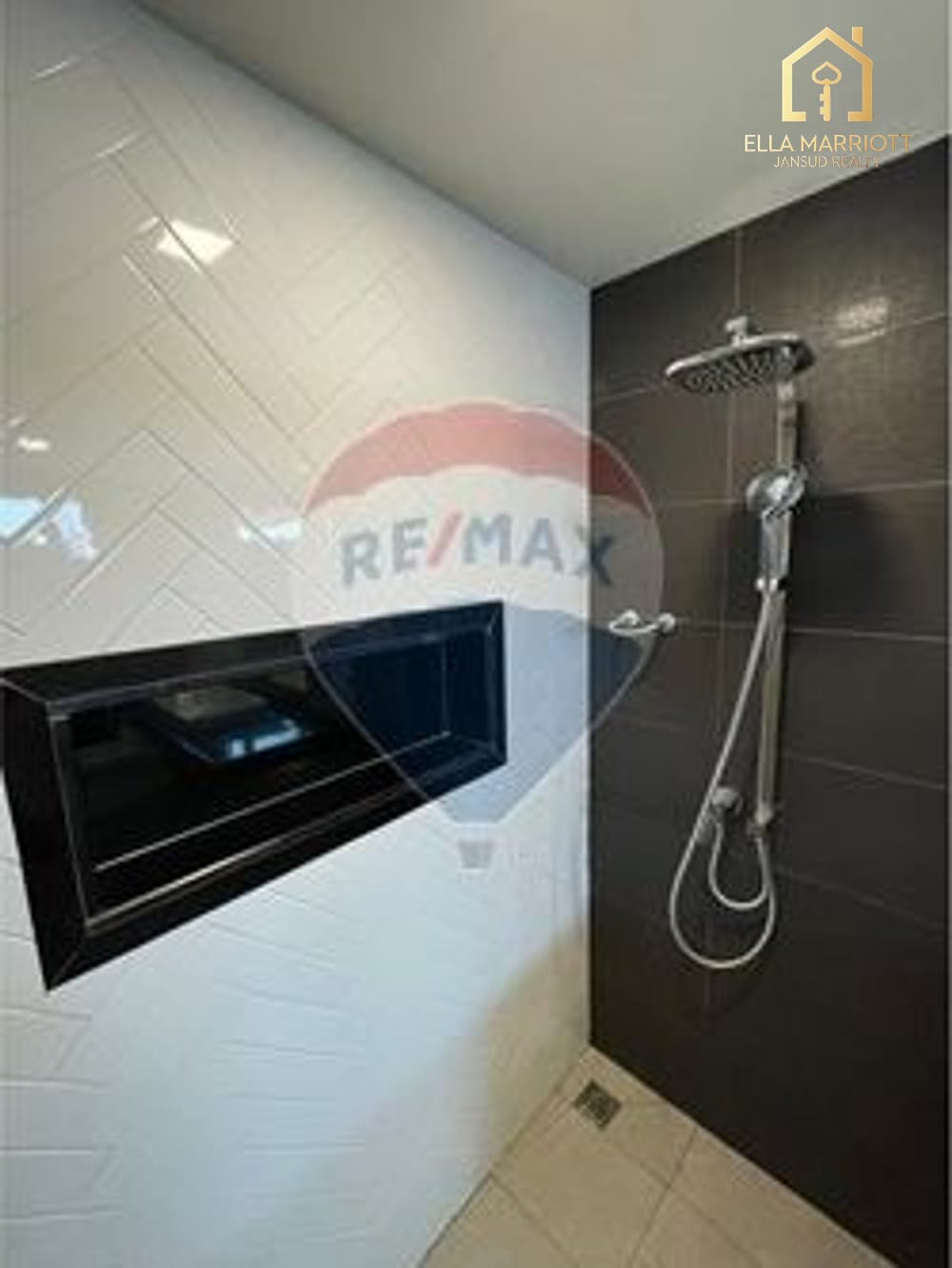 3-Bedroom Townhouse in Prime Locale, Bangkok 9