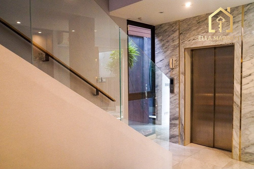 5-Story Luxury House in Ekkamai w/ Private Lift & Rooftop Garden 13