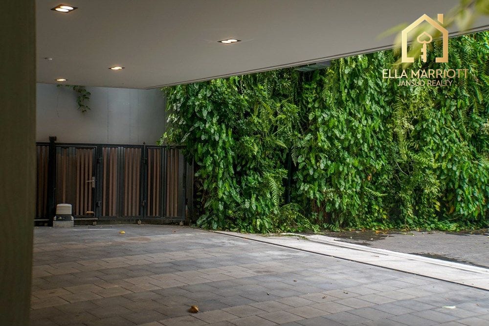 5-Story Luxury House in Ekkamai w/ Private Lift & Rooftop Garden 15