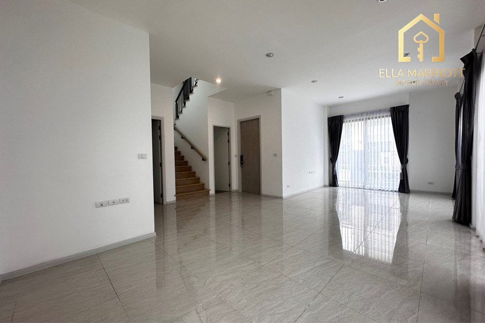 Geräumiges Reihenhaus mit Pool & Fitnessraum in Suan Luang 4