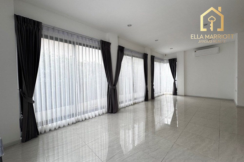 Geräumiges Reihenhaus mit Pool & Fitnessraum in Suan Luang 5