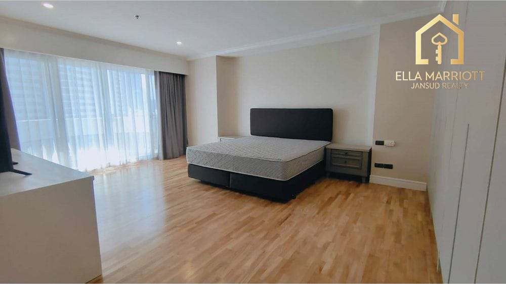 High-Rise Condo for Rent in Sukhumvit 20 11