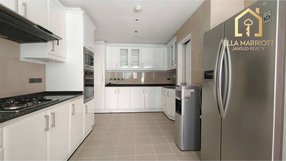High-Rise Condo for Rent in Sukhumvit 20 7