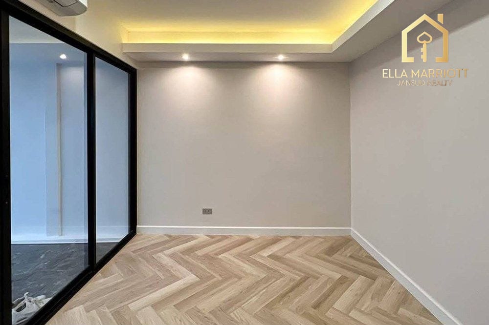 Luxury Townhouse for Sale with Tenant in Ekkamai-Pridi 7