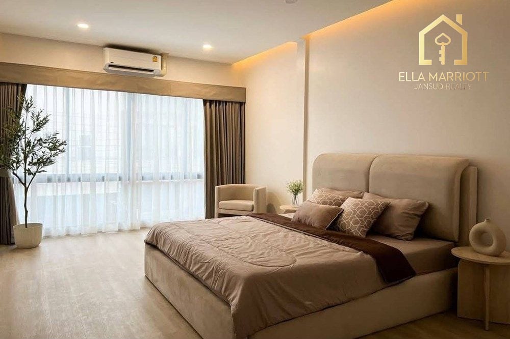 Luxury Townhouse for Sale with Tenant in Ekkamai-Pridi 9