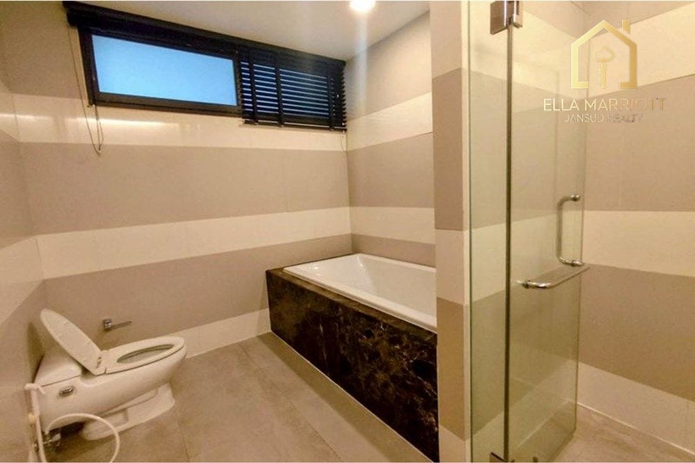 2-Bedroom Condo at Spacious Low-Rise Apartment on Sukhumvit 63 (Ekamai) 6