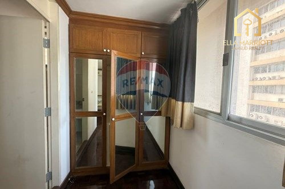 "Spacious Urban Luxury Corner room" 11