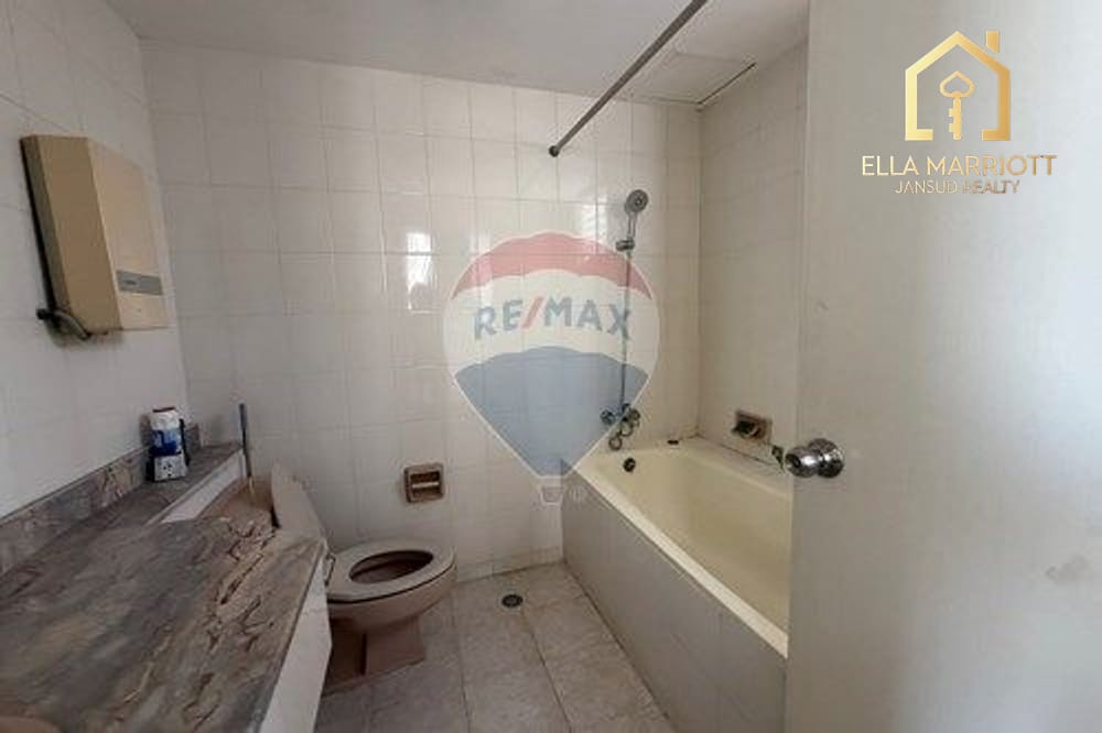 "Spacious Urban Luxury Corner room" 12