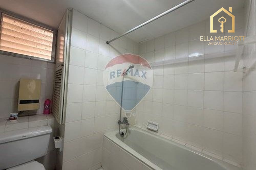 "Spacious Urban Luxury Corner room" 14