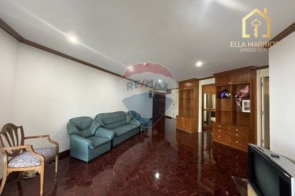 "Spacious Urban Luxury Corner room" 3