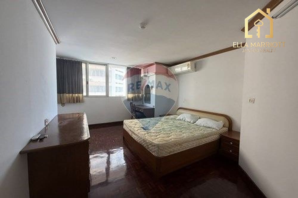 "Spacious Urban Luxury Corner room" 4