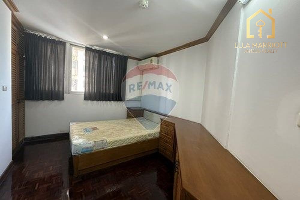 "Spacious Urban Luxury Corner room" 5