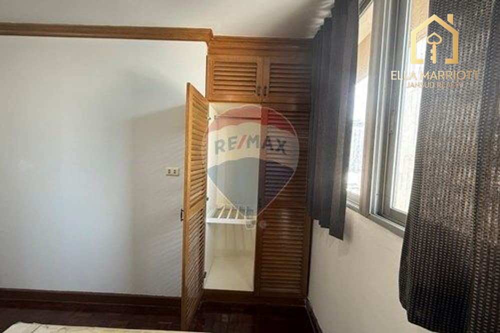 "Spacious Urban Luxury Corner room" 6