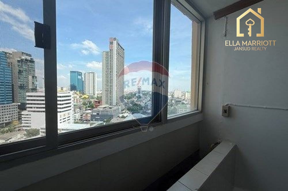 "Spacious Urban Luxury Corner room" 7