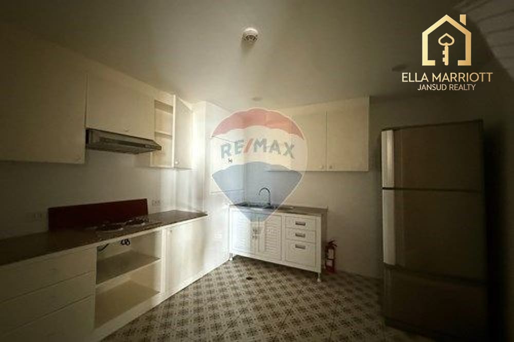 Stylish 3-Bed Condo in Watthana's Heart! 13