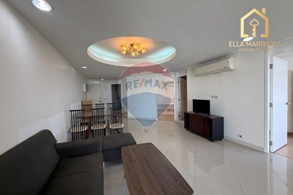 Stylish 3-Bed Condo in Watthana's Heart! 2