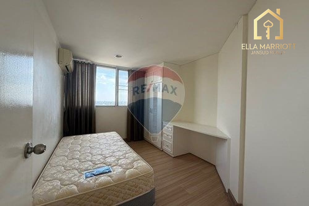 Stylish 3-Bed Condo in Watthana's Heart! 3