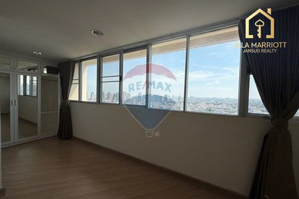 Stylish 3-Bed Condo in Watthana's Heart! 6