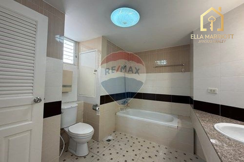 Stylish 3-Bed Condo in Watthana's Heart! 7