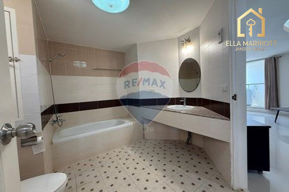 Stylish 3-Bed Condo in Watthana's Heart! 8