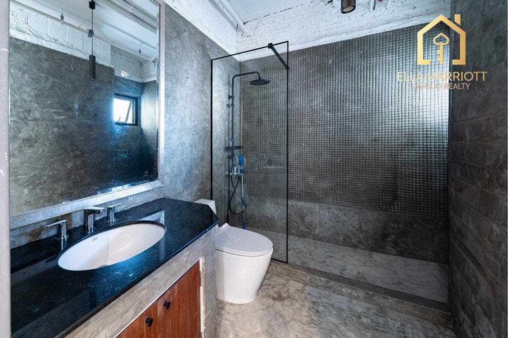 Good Deal! 3BR Newly Renovated Condo, Soi Sawadee (Sukhumvit 31) 31