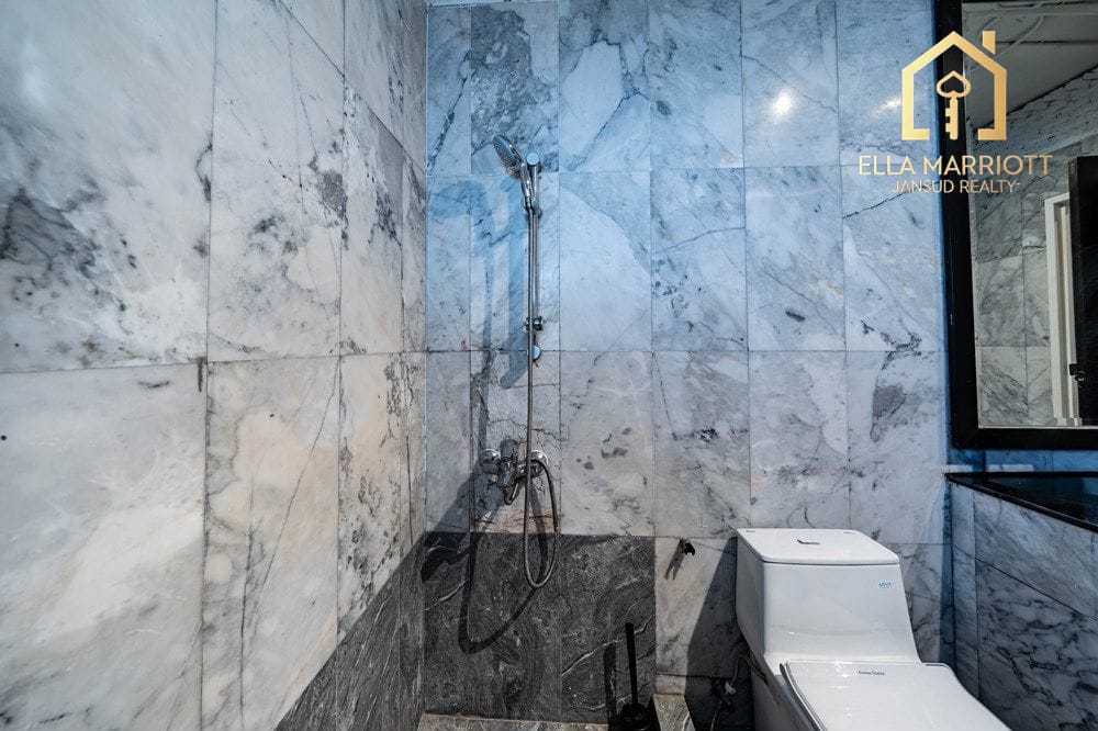 Good Deal! 3BR Newly Renovated Condo, Soi Sawadee (Sukhumvit 31) 32