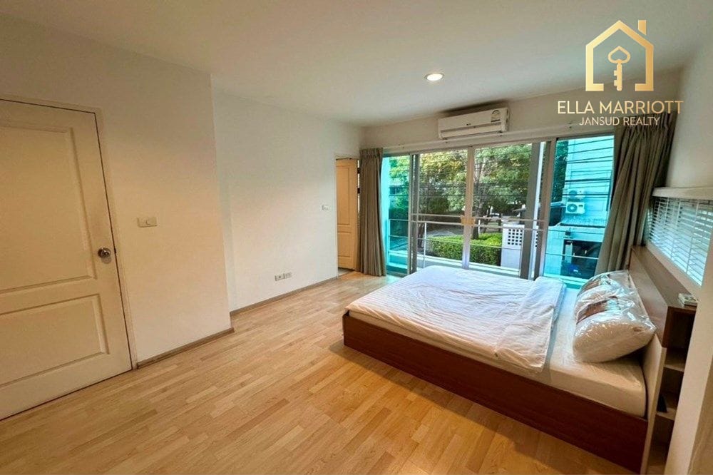 For Rent - Newly Renovated 3-Bedroom Townhouse in Noble Cube, Pattanakarn 10