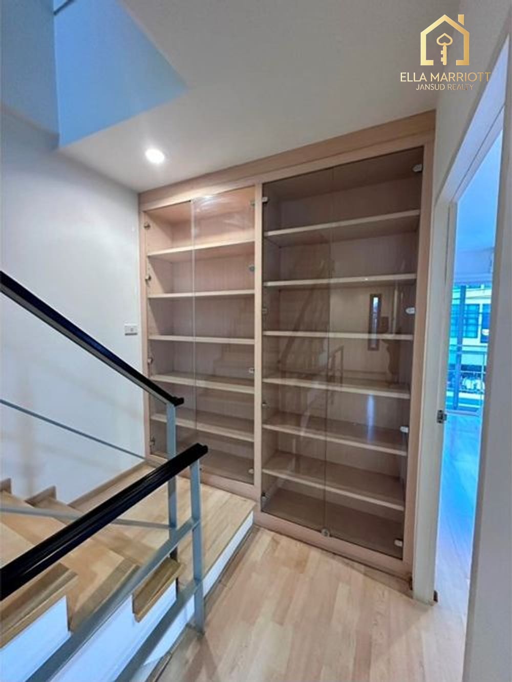 For Rent - Newly Renovated 3-Bedroom Townhouse in Noble Cube, Pattanakarn 14