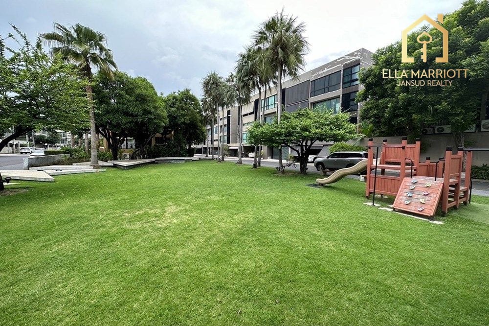 For Rent - Newly Renovated 3-Bedroom Townhouse in Noble Cube, Pattanakarn 18