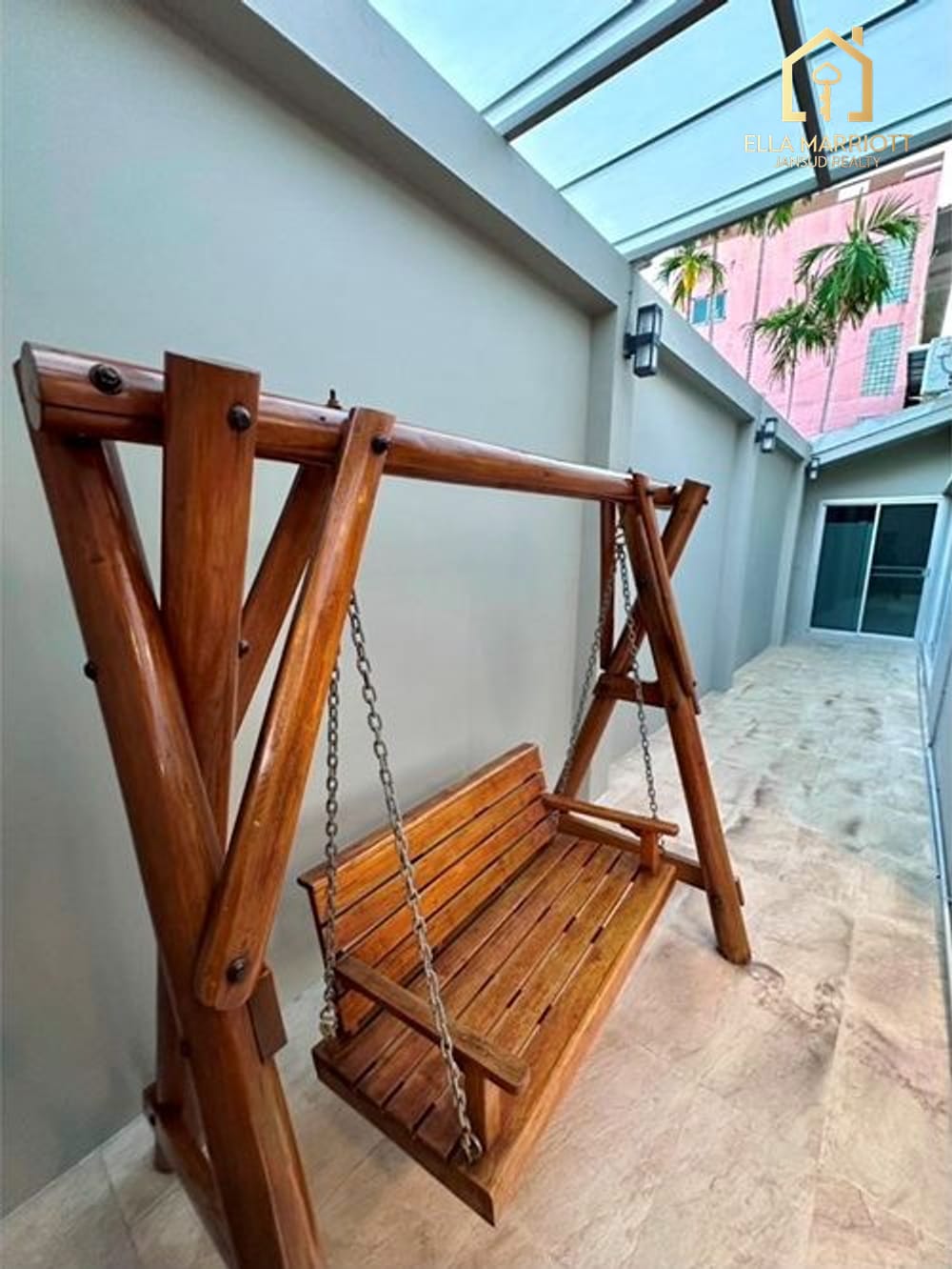 For Rent - Newly Renovated 3-Bedroom Townhouse in Noble Cube, Pattanakarn 2
