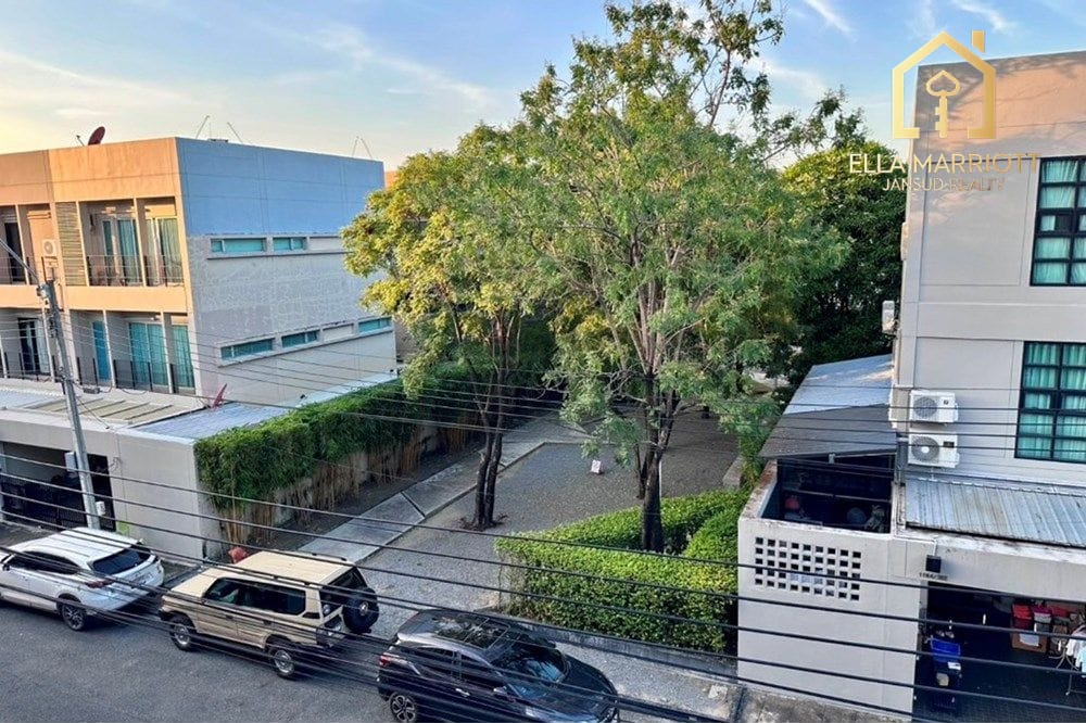 For Rent - Newly Renovated 3-Bedroom Townhouse in Noble Cube, Pattanakarn 20