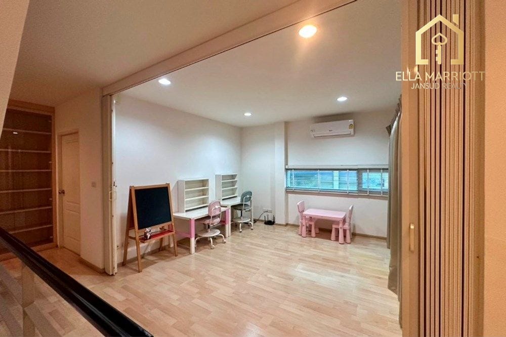 For Rent - Newly Renovated 3-Bedroom Townhouse in Noble Cube, Pattanakarn 6