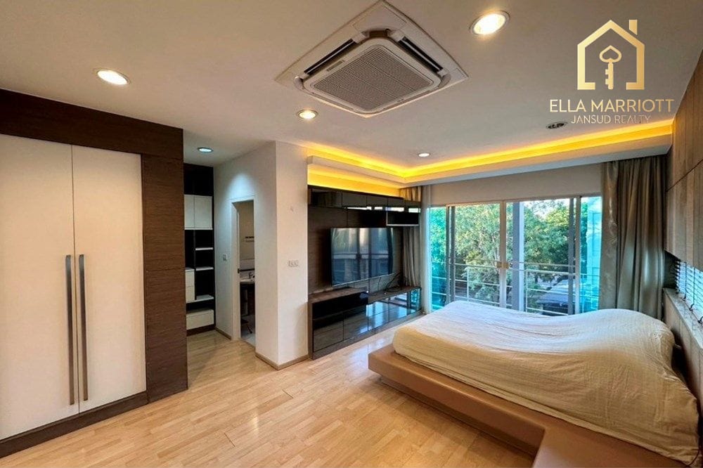 For Rent - Newly Renovated 3-Bedroom Townhouse in Noble Cube, Pattanakarn 9