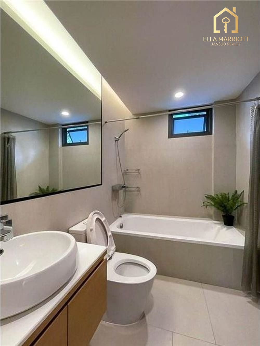 Rent 90K | 220sqm 3-Storey Townhouse | 300m ASB & Samitivej | 11
