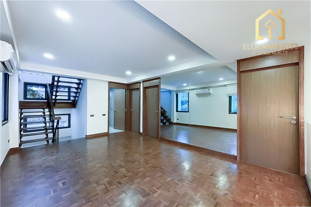 Rent 90K | 220sqm 3-Storey Townhouse | 300m ASB & Samitivej | 3