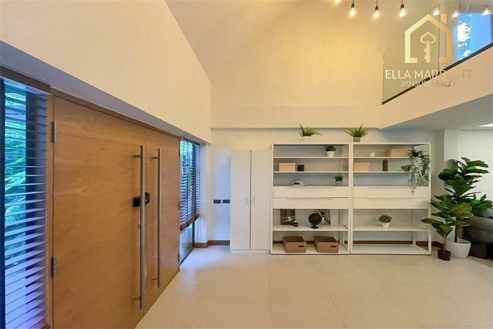 Rent 90K | 220sqm 3-Storey Townhouse | 300m ASB & Samitivej | 4