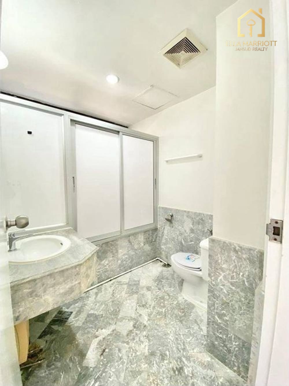 2-Bedroom Condo near BTS 12