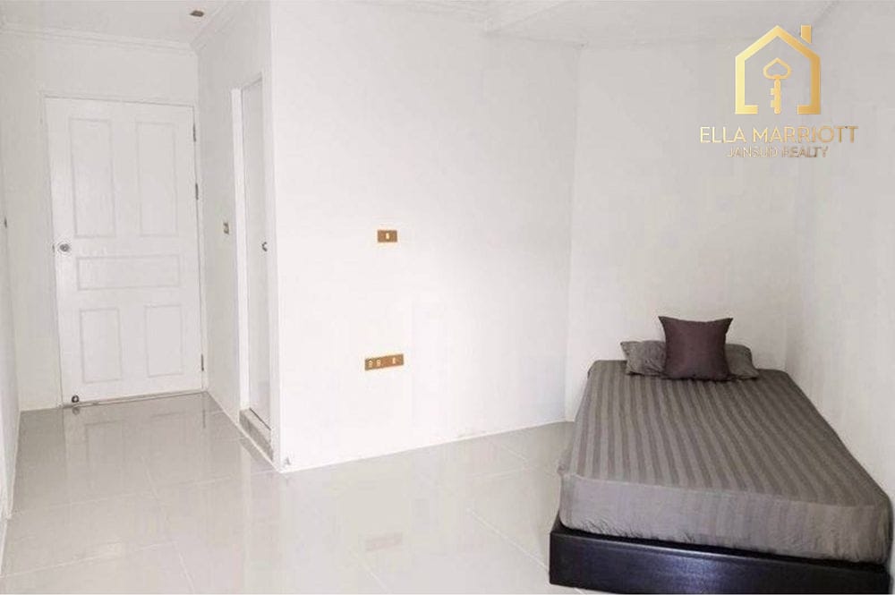 2-Bedroom Condo near BTS 15