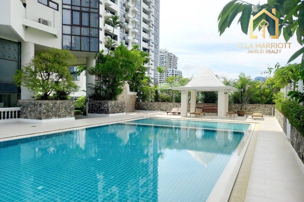 2-Bedroom Condo near BTS 16