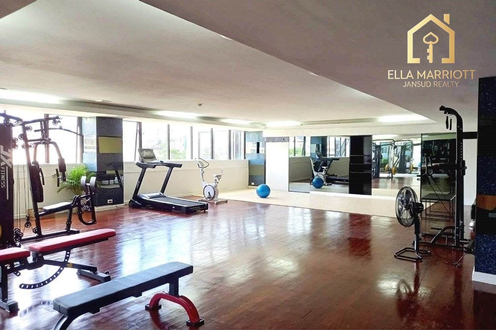 2-Bedroom Condo near BTS 18