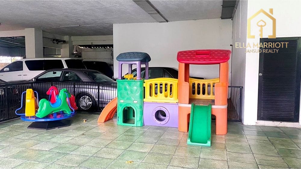 2-Bedroom Condo near BTS 20