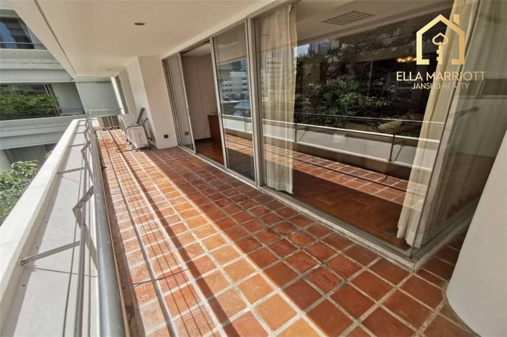 For Rent - Pet-Friendly Low-Rise Apartment | Sukhumvit 31 | 180 SQM 14