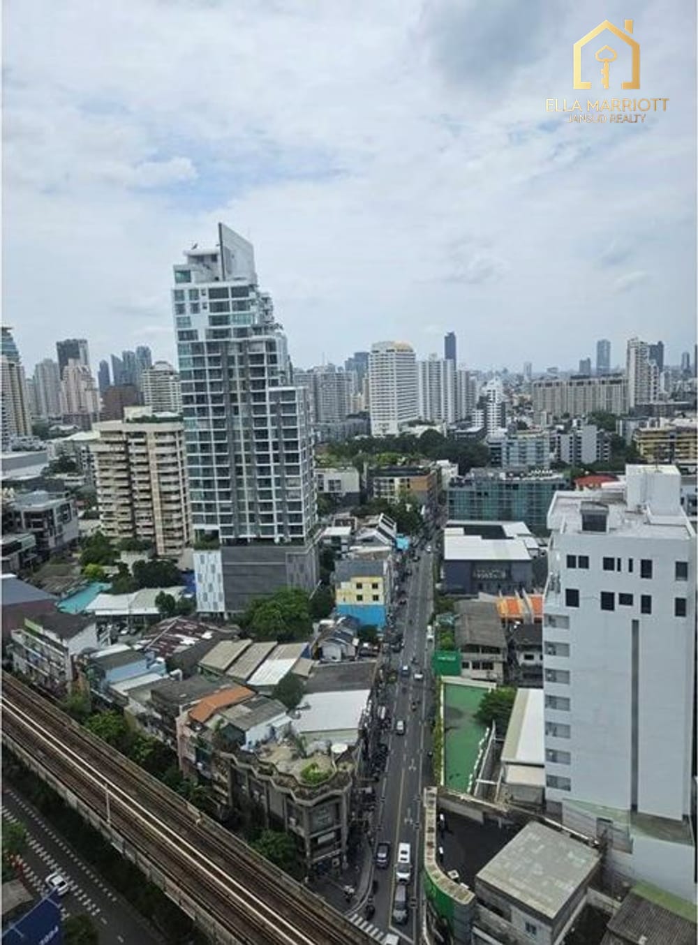 "Luxurious 2BR Condo in Bangkok's Vibrant Heart" 15